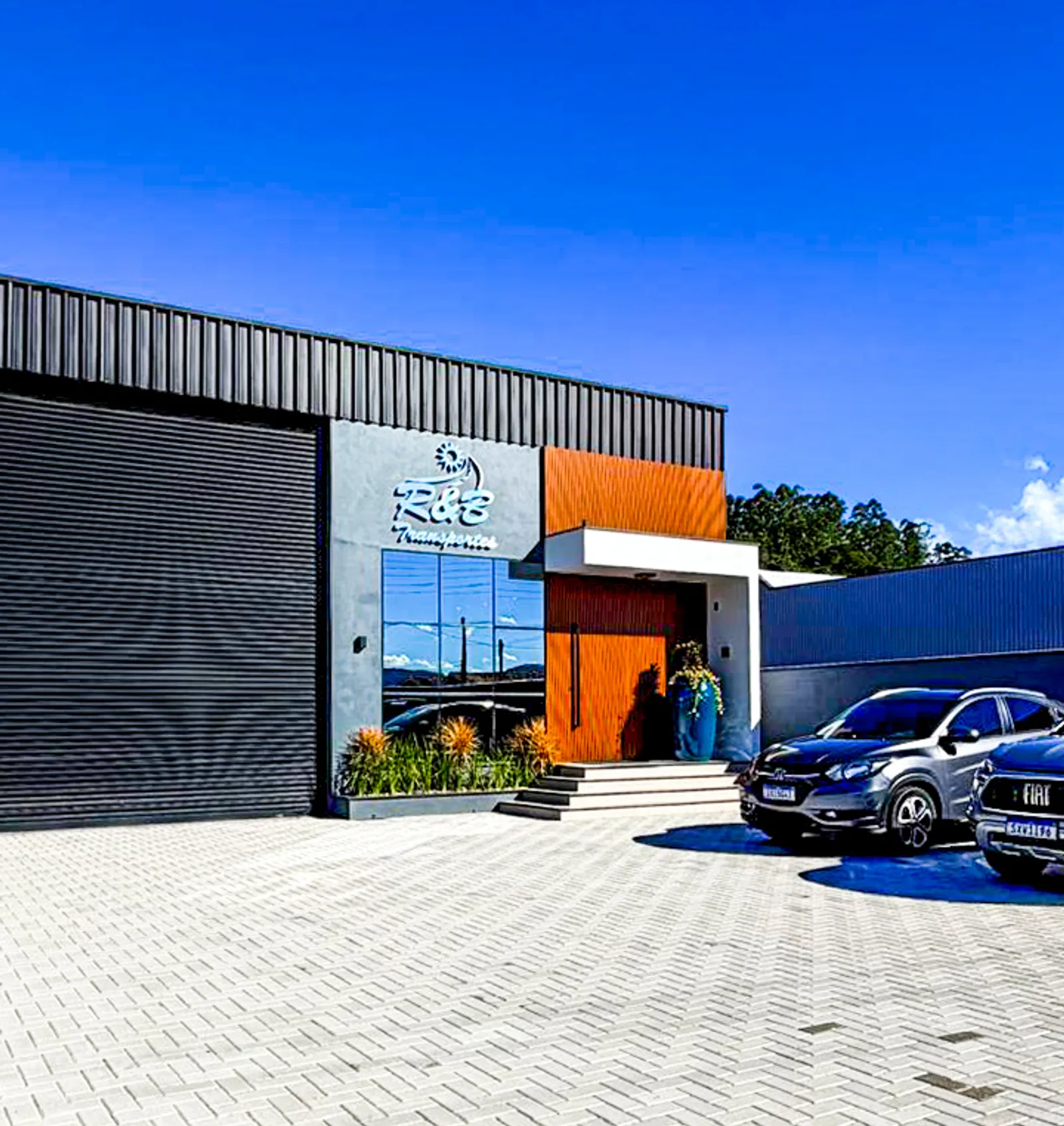 Fachada do escritório da R&B Transportes em Tubarão Santa Catarina